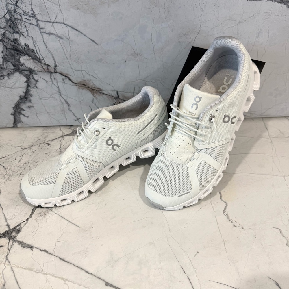 On Running Cloud 5 | Undyed White Athletic Shoes | Excellent condition